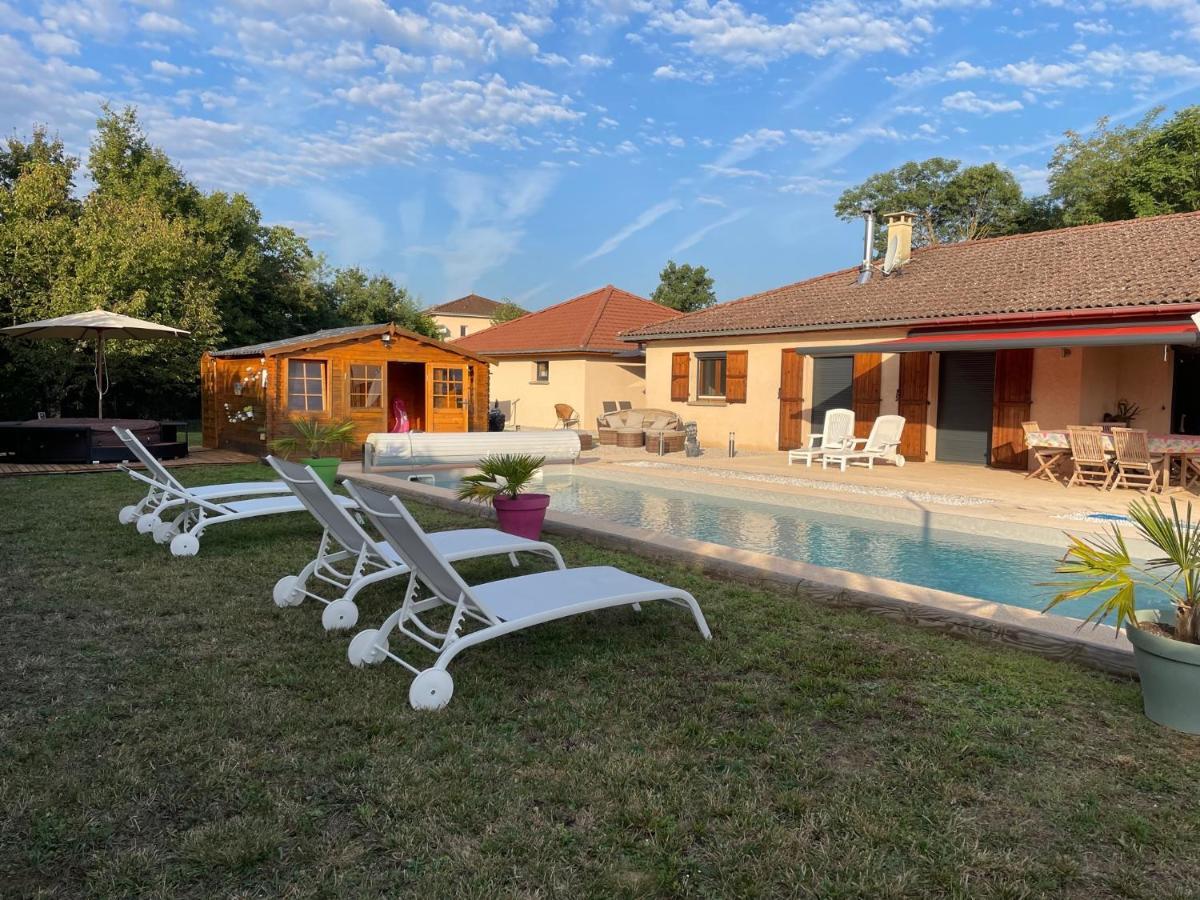 Bed and Breakfast Le Double C Saint-Victor-de-Morestel Esterno foto