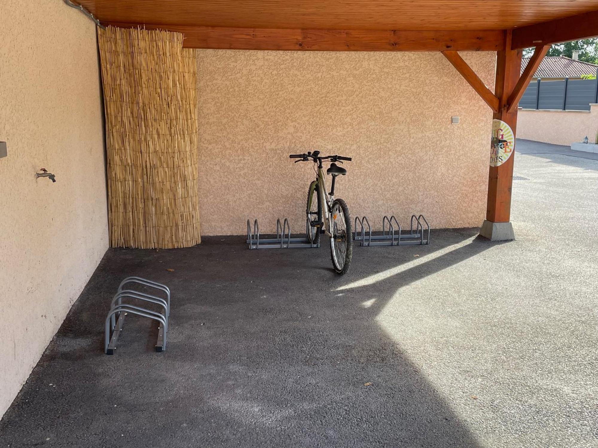 Bed and Breakfast Le Double C Saint-Victor-de-Morestel Esterno foto